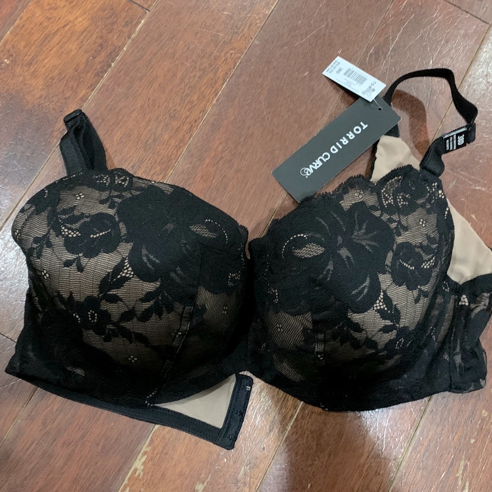 Torrid Curve black lace bra size 38D